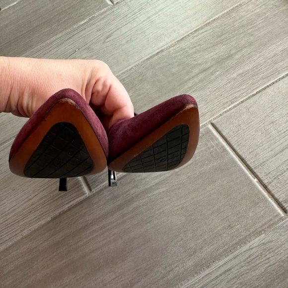 Donald J. Pliner Women's Wine Suede Heels - Picture 8 of 10